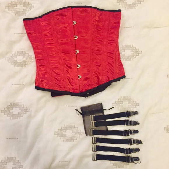 Red satin corset size 24 - Picture 2 of 9